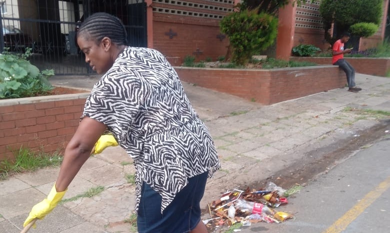 Dolly Hlongwane - Hero Leads Community Cleanup in Joburg CBD